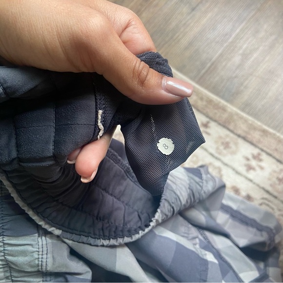 Lululemon Plaid Women's Athletic Shorts in Gray - Picture 9 of 12